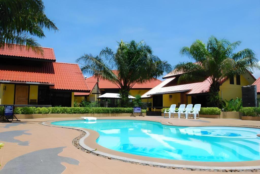 Tanisa Resort Chumphon Esterno foto